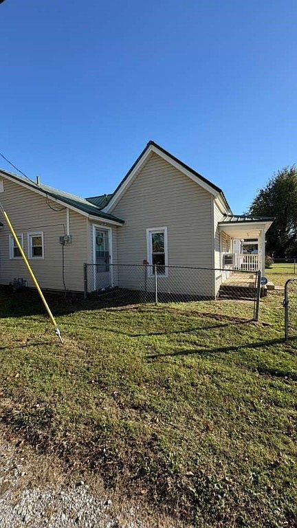104 N Giles Ave Gentry, AR 72734  | Single Family