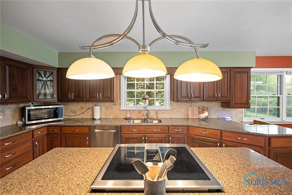 5002 Black Rd Monclova, OH 43542  | Single Family