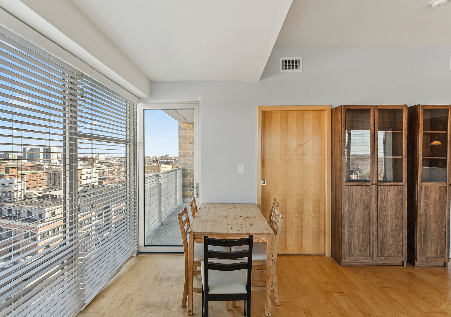 301 N Neil St APT 904 Champaign, IL 61820  | Condominium