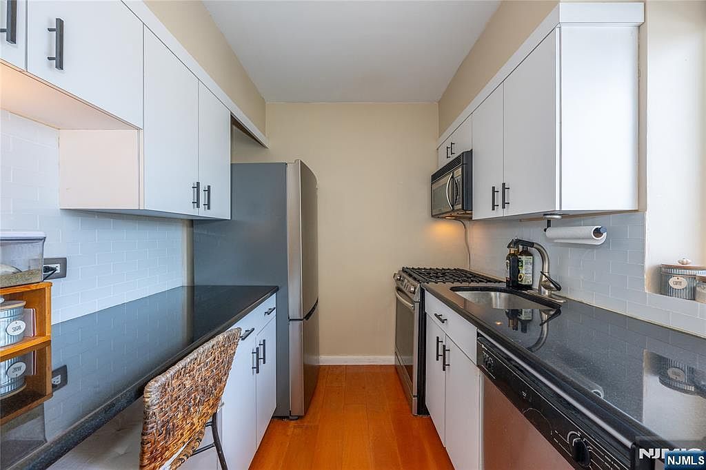 1 Horizon Rd APT 403 Fort Lee, NJ 07024  | Condominium