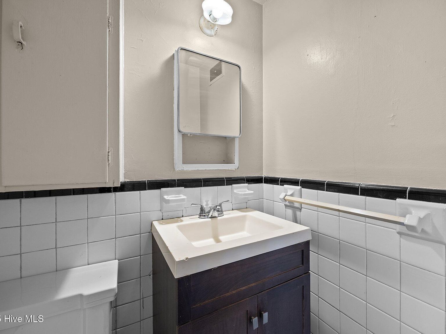 1200 W Lenoir Ave Kinston, NC 28501  | Single Family