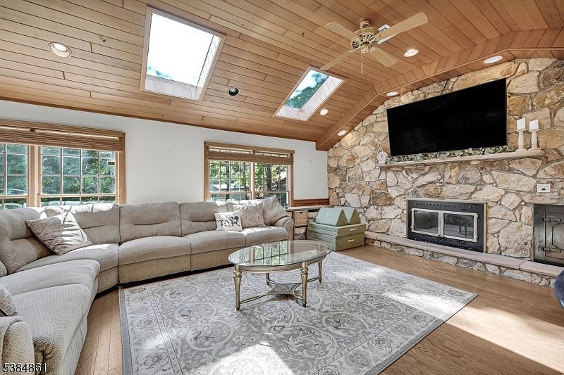 33 Hillside Dr North Haledon, NJ 07508  | Single Family