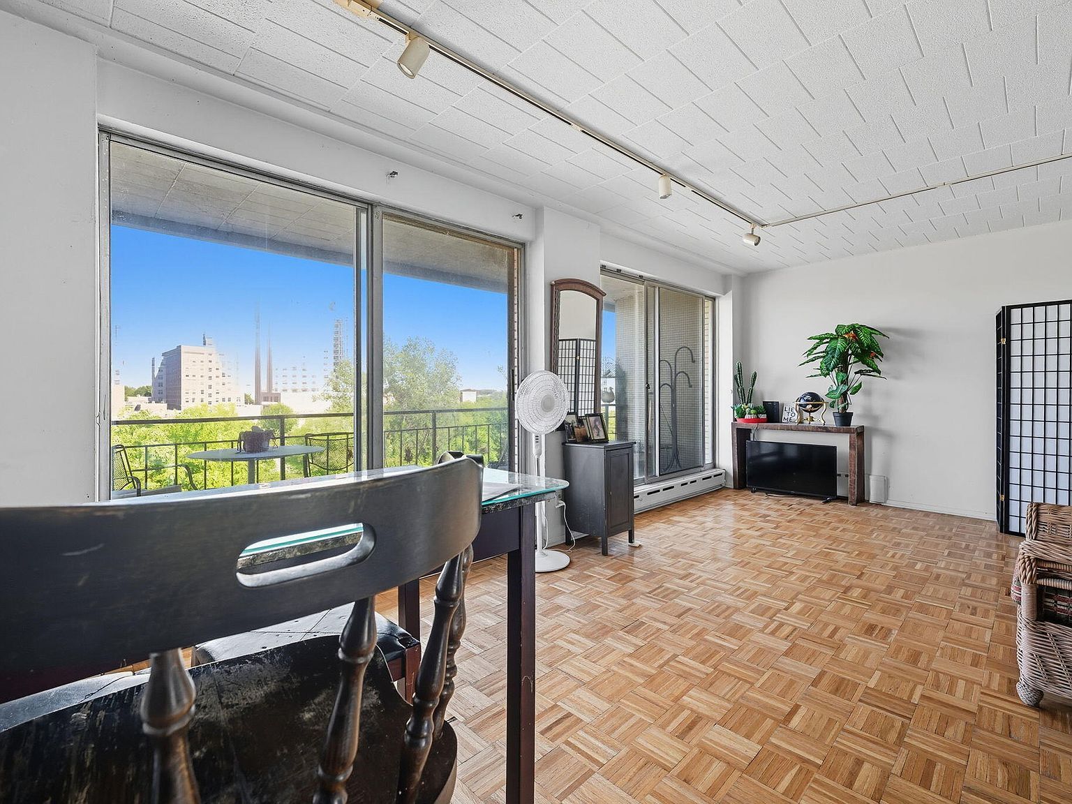 8300 E Jefferson Ave #406 Detroit, MI 48214  | Condominium