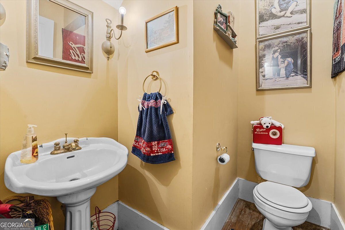 66 Merritt St Hawkinsville, GA 31036  | Single Family