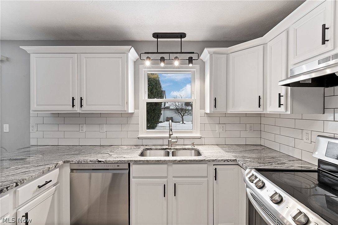 695 Hillcrest Dr Wadsworth, OH 44281 | Single Family