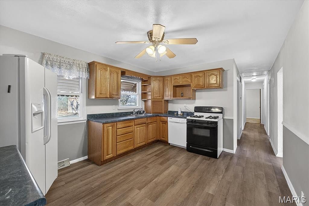 13 Sandridge Dr New Athens, IL 62264  | Single Family