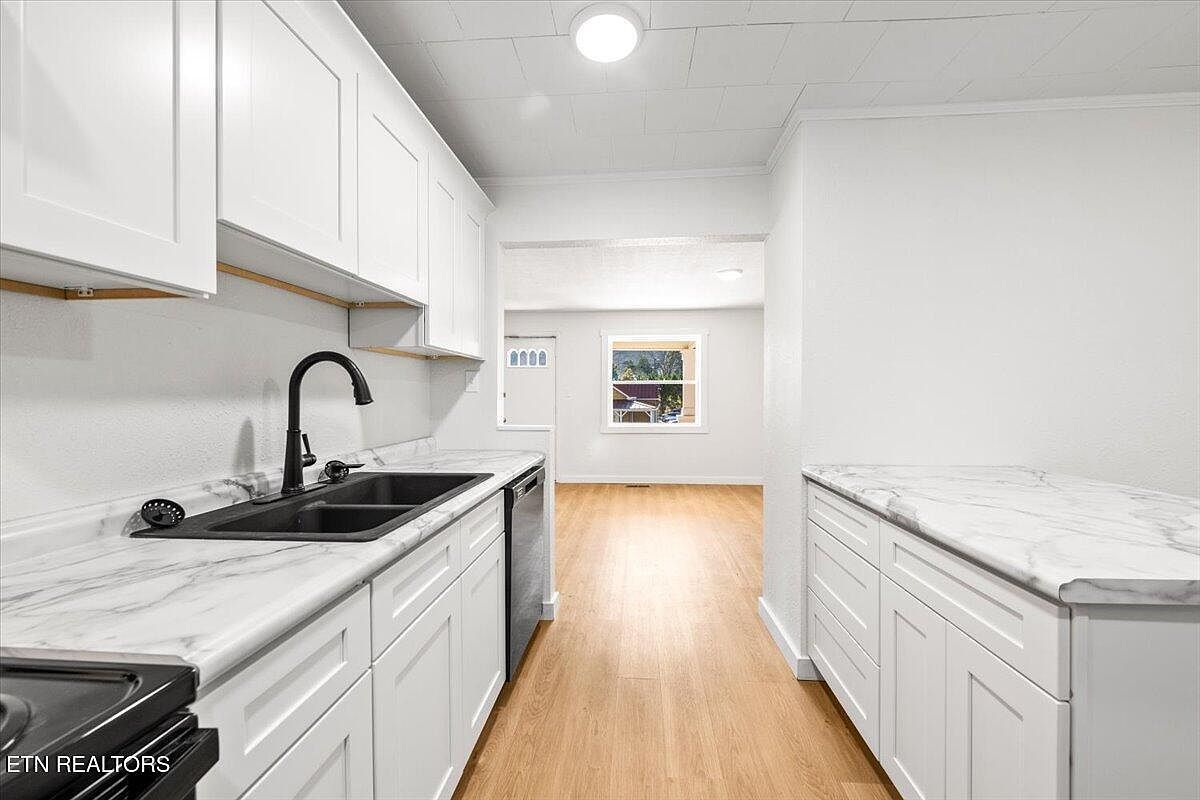 1171 5th St Jellico, TN 37762  | Single Family