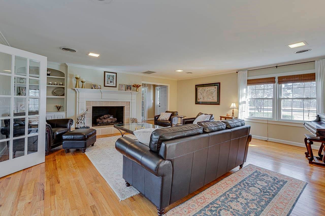 136 Club Dr Simpsonville, SC 29681  | Single Family