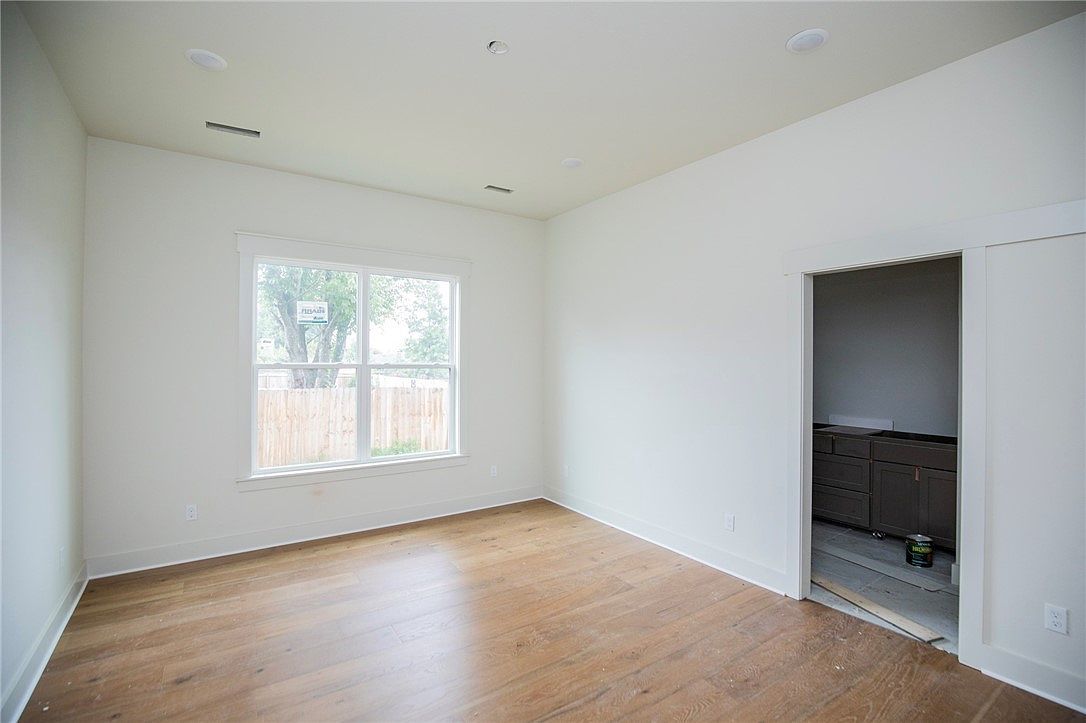 2327 W Seminole Dr Rogers, AR 72758  | Single Family