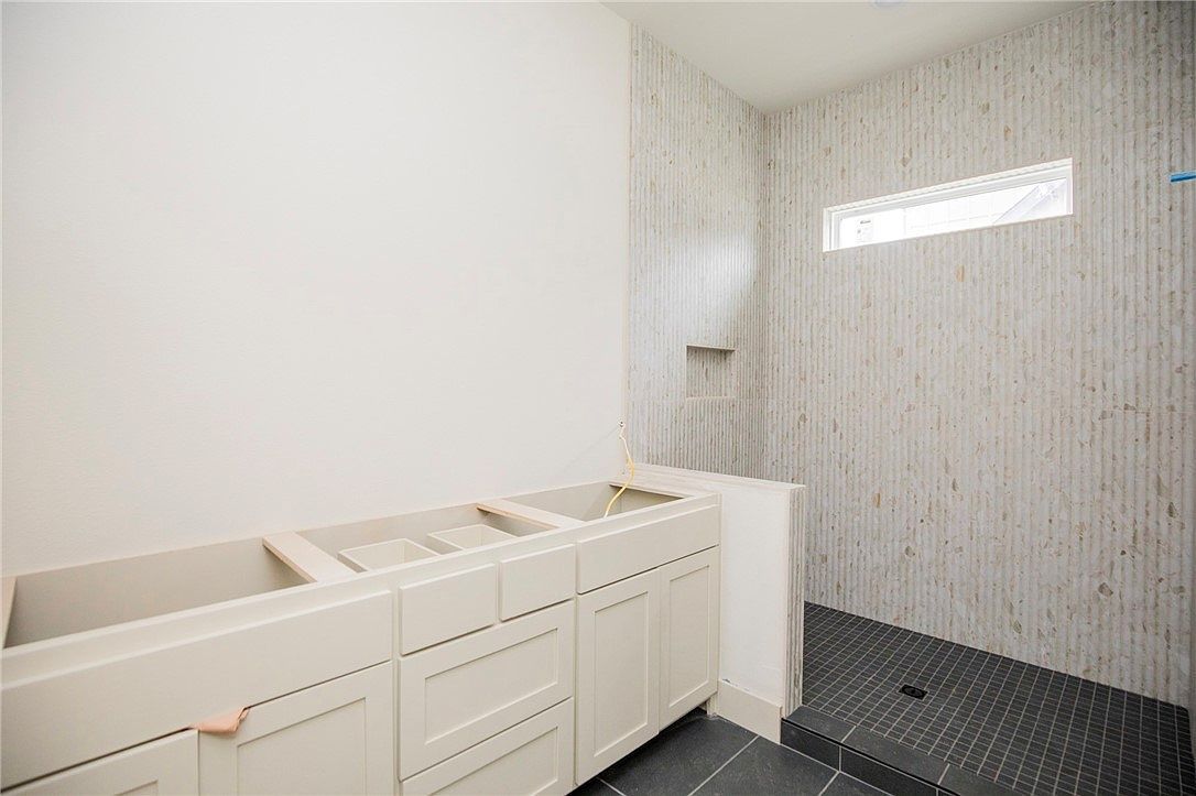 2331 W Seminole Dr Rogers, AR 72758  | Single Family