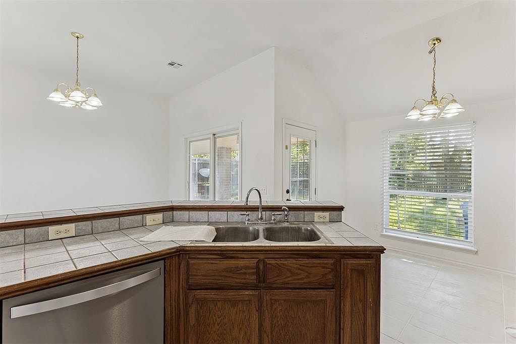 1833 Parkridge Dr Norman, OK 73071 | Single Family