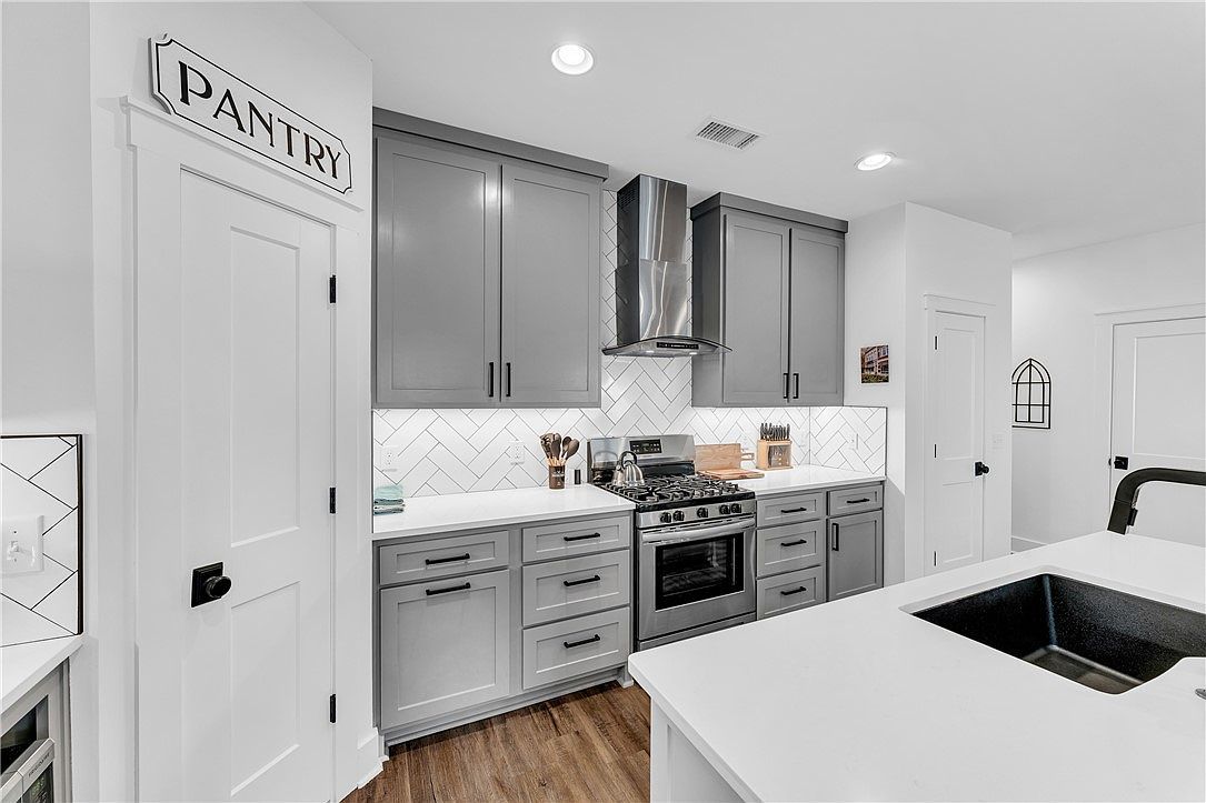 215 E Center St Fayetteville, AR 72701  | Multi Family