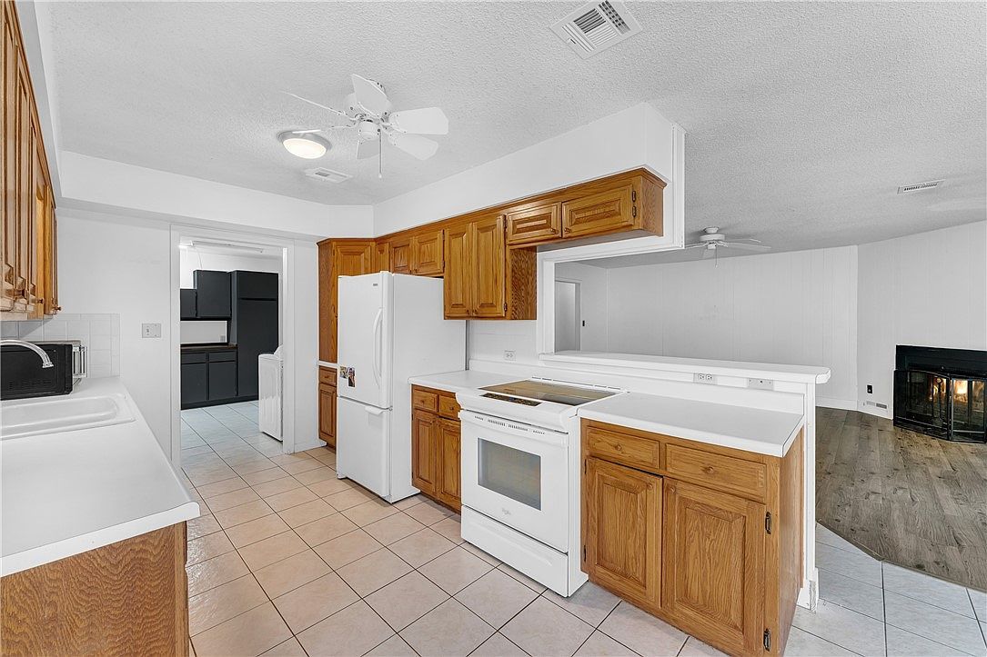 14248 Lake Forrest Heights Rd Siloam Springs, AR 72761  | Single Family