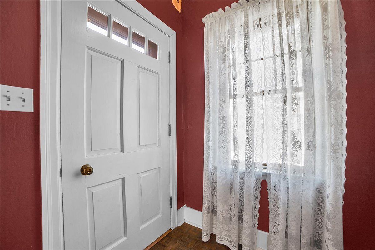 401 S 1st St Geneva, IL 60134  | Single Family