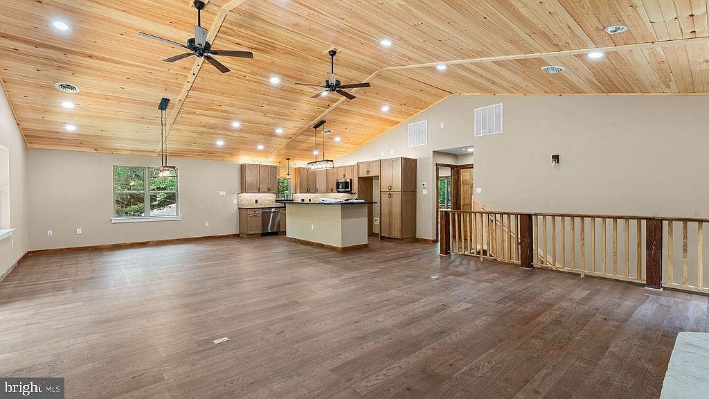 39 Wolf Way White Haven, PA 18661  | Single Family