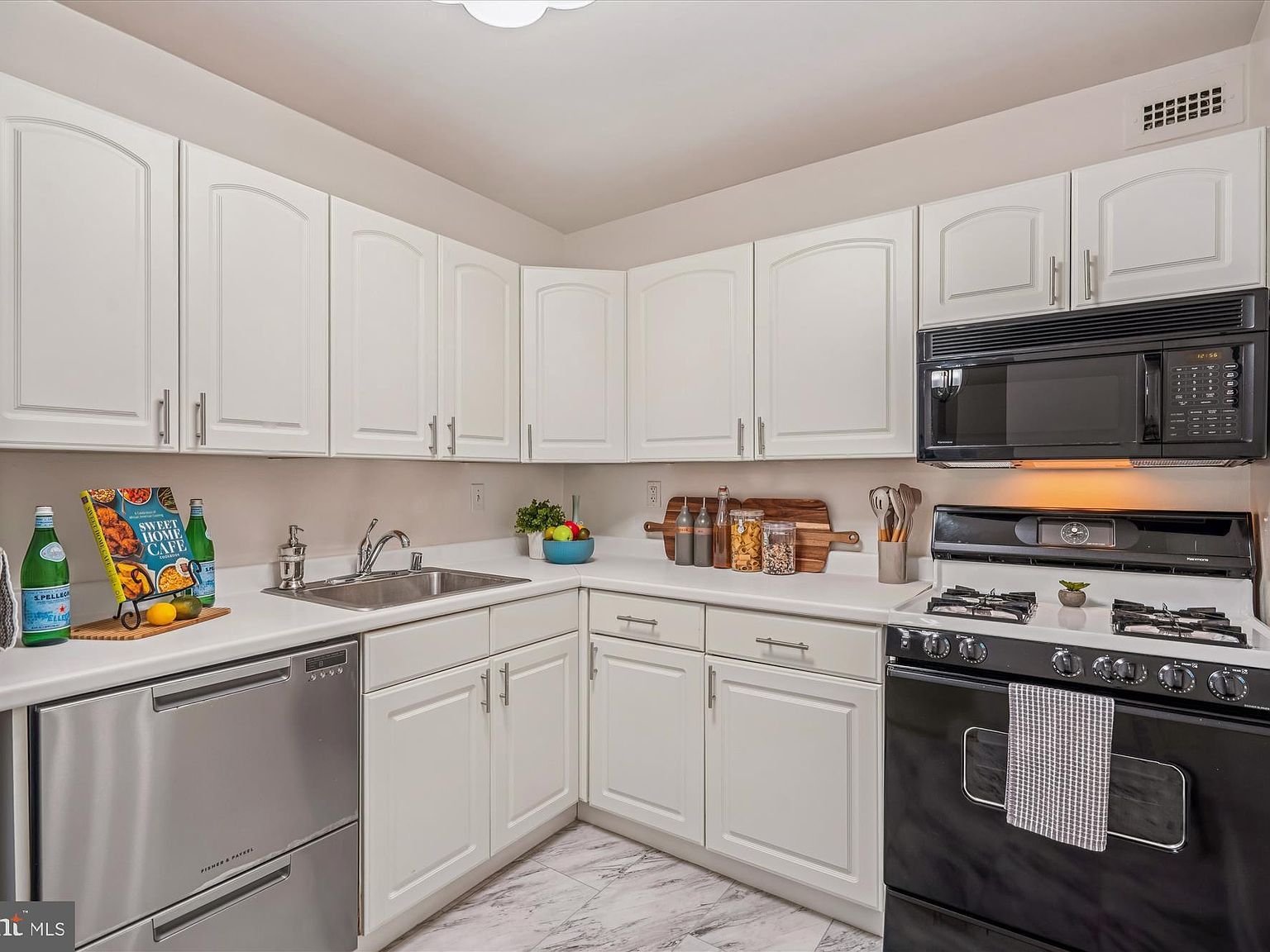 4977 Battery Ln #1-811 Bethesda, MD 20814 | Condominium