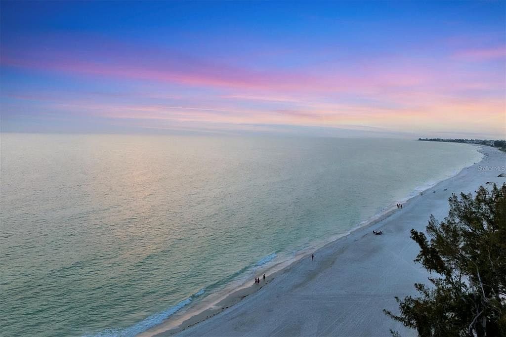 2918 Avenue E Bradenton Beach, FL 34217  | Single Family