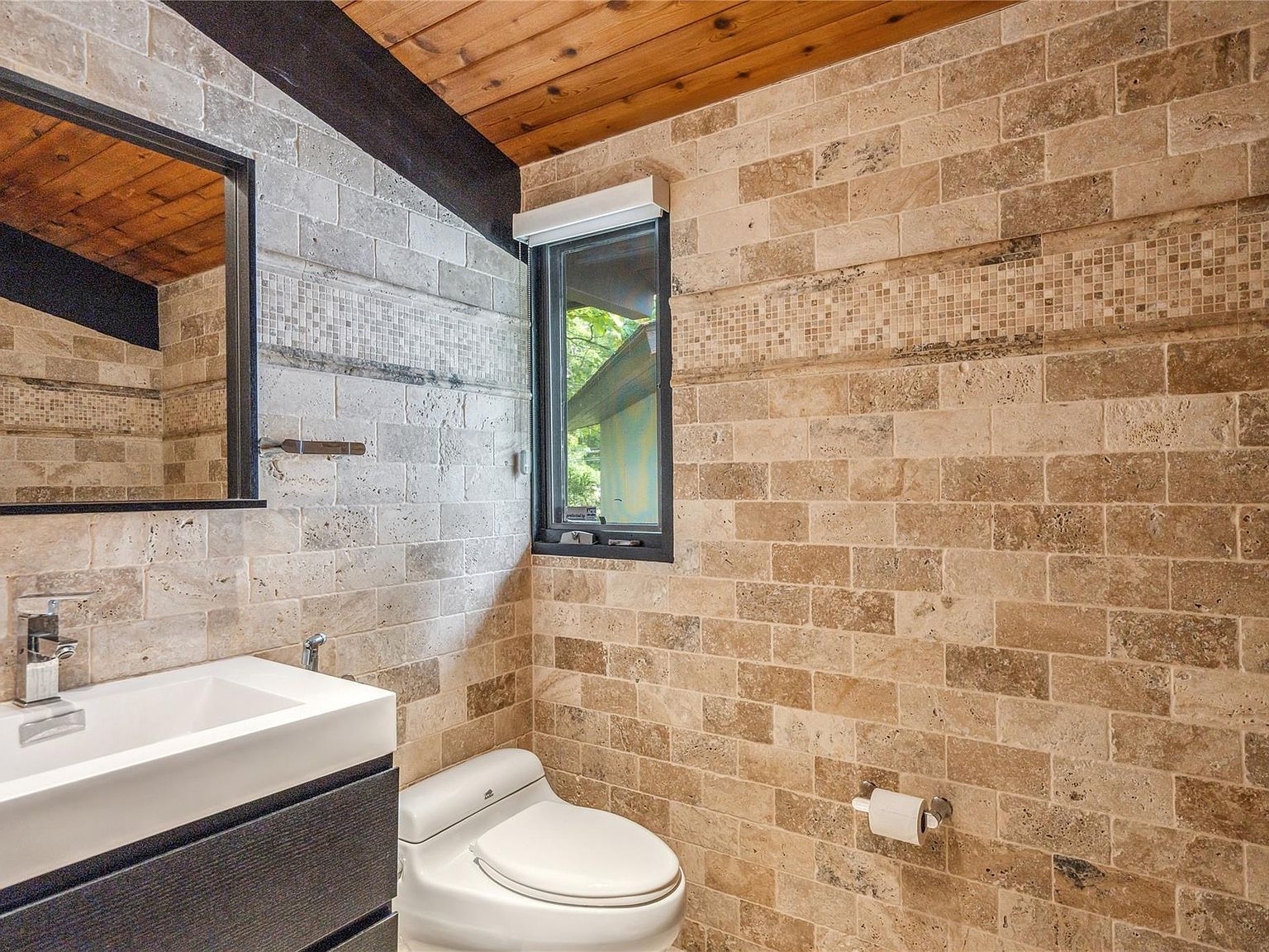 27 Parkway Dr Roslyn Heights, NY 11577  | Single Family