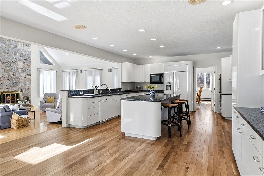 6 Hearthstone Pl Andover, MA 01810  | Single Family