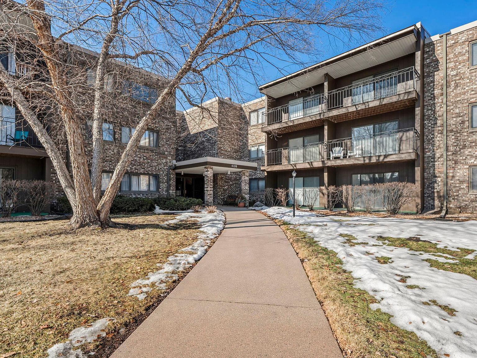 4120 Parklawn Ave APT 120 Edina, MN 55435  | Condominium