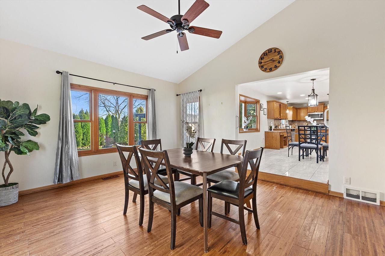 7170 S Countryside Dr Franklin, WI 53132 | Single Family