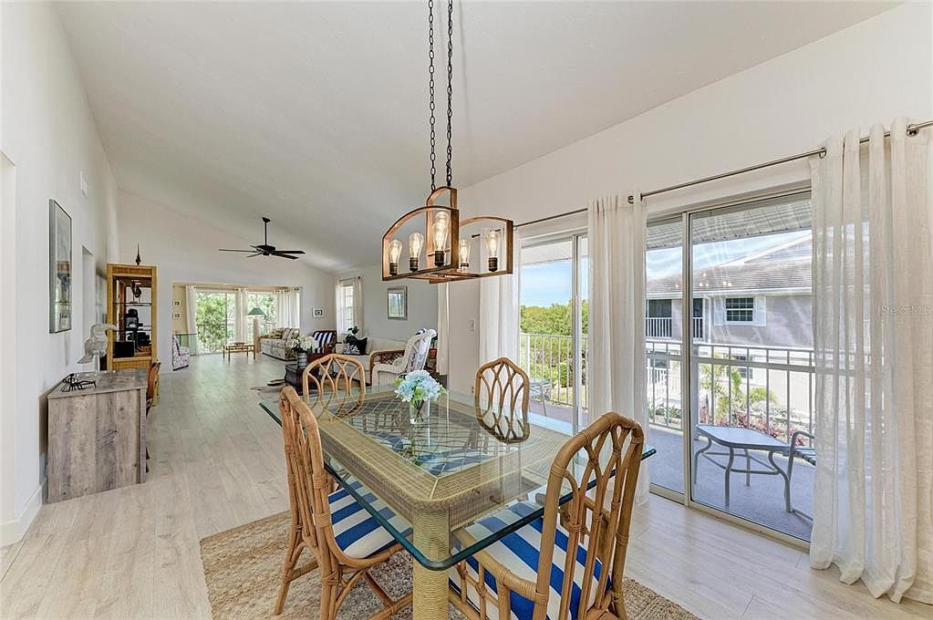 628 Estuary Dr Bradenton, FL 34209  | Condominium