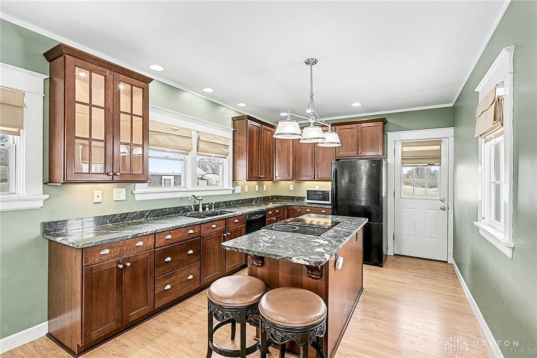 22 Kenwood Dr Middletown, OH 45042  | Single Family