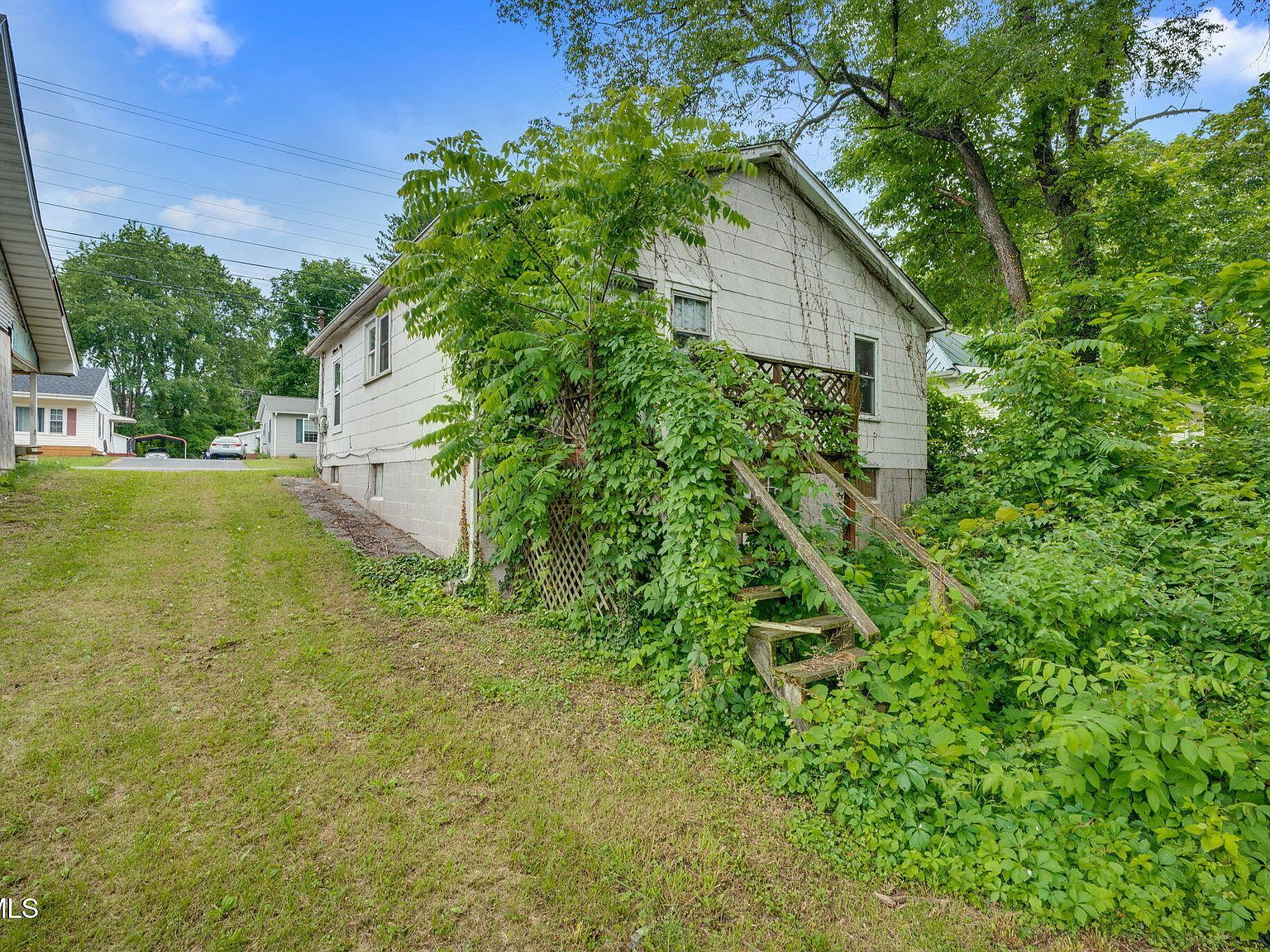 2121-2123 Randolph St Bristol, VA 24201  | Single Family