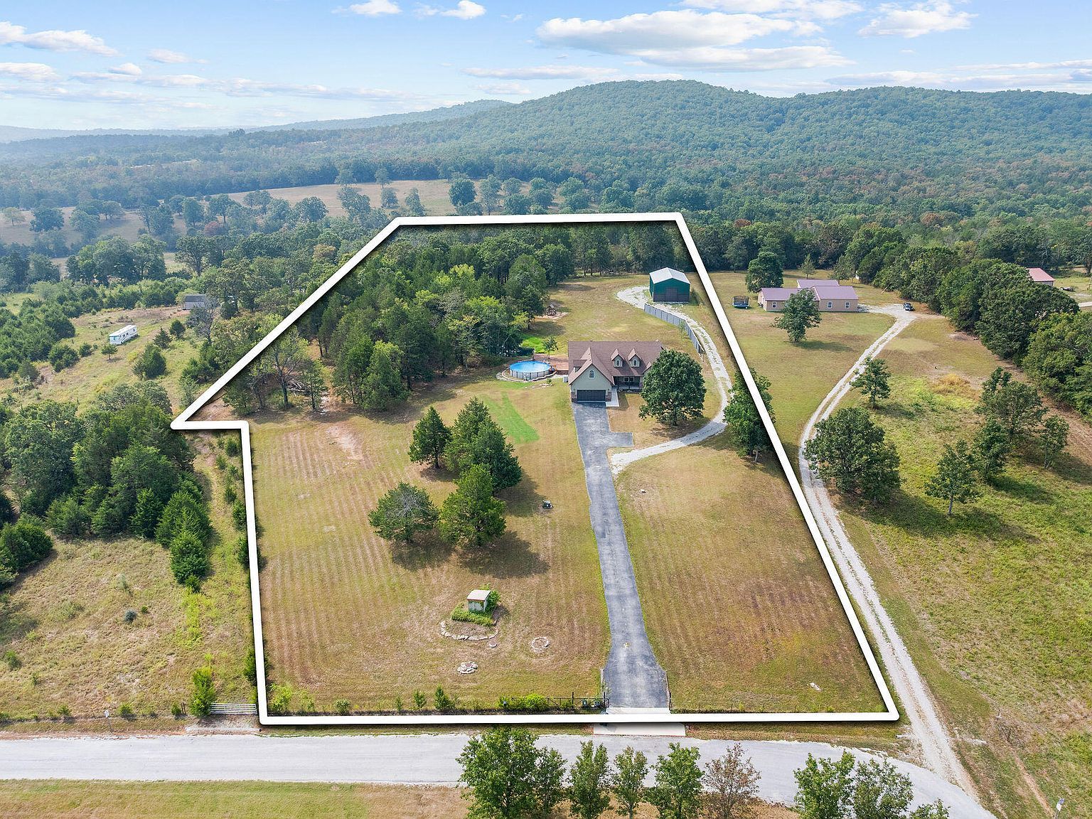 124 Howe Park Rd Kirbyville, MO 65679  | Single Family