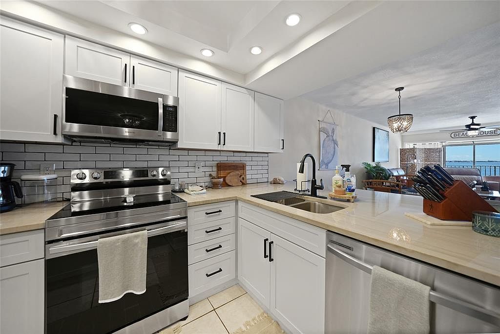 1591 Beach Rd UNIT 202 Englewood, FL 34223  | Condominium