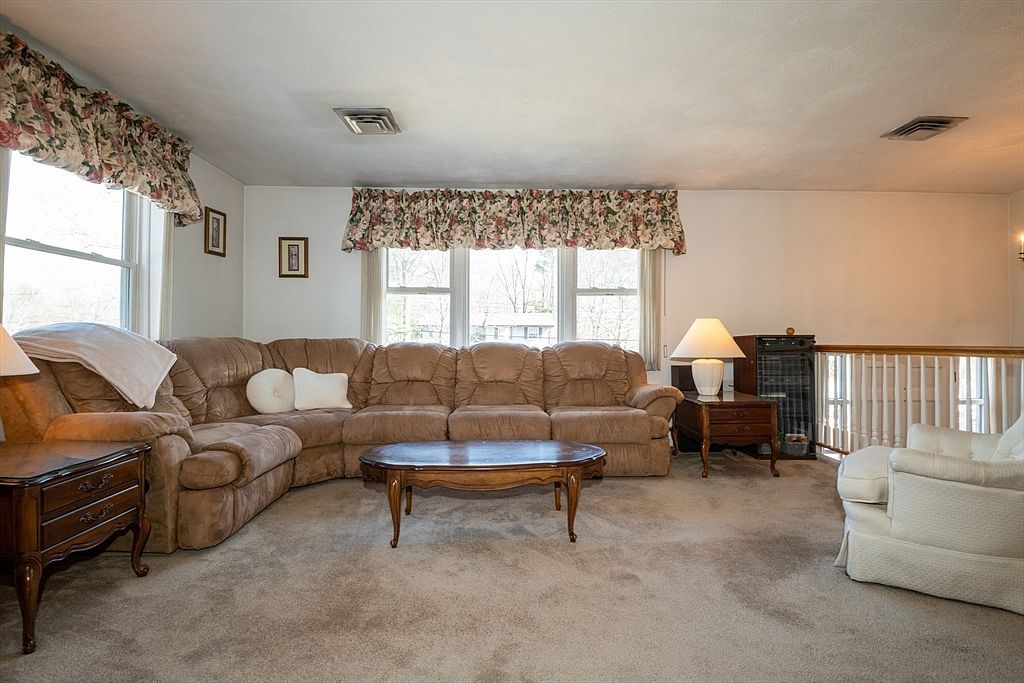 3 Anne Dr Peabody, MA 01960  | Single Family