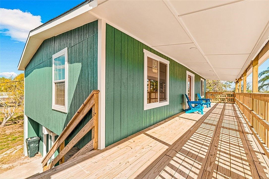 257 W Club Oak Ln Rockport, TX 78382 | Single Family