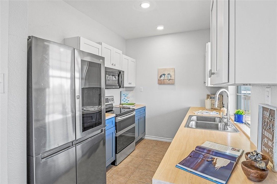 128 Saint Charles Loop W Rockport, TX 78382  | Single Family