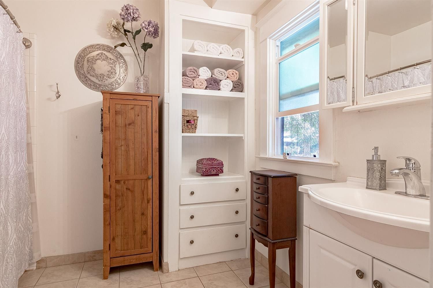 1027 W 21st St Merced, CA 95340  | Single Family