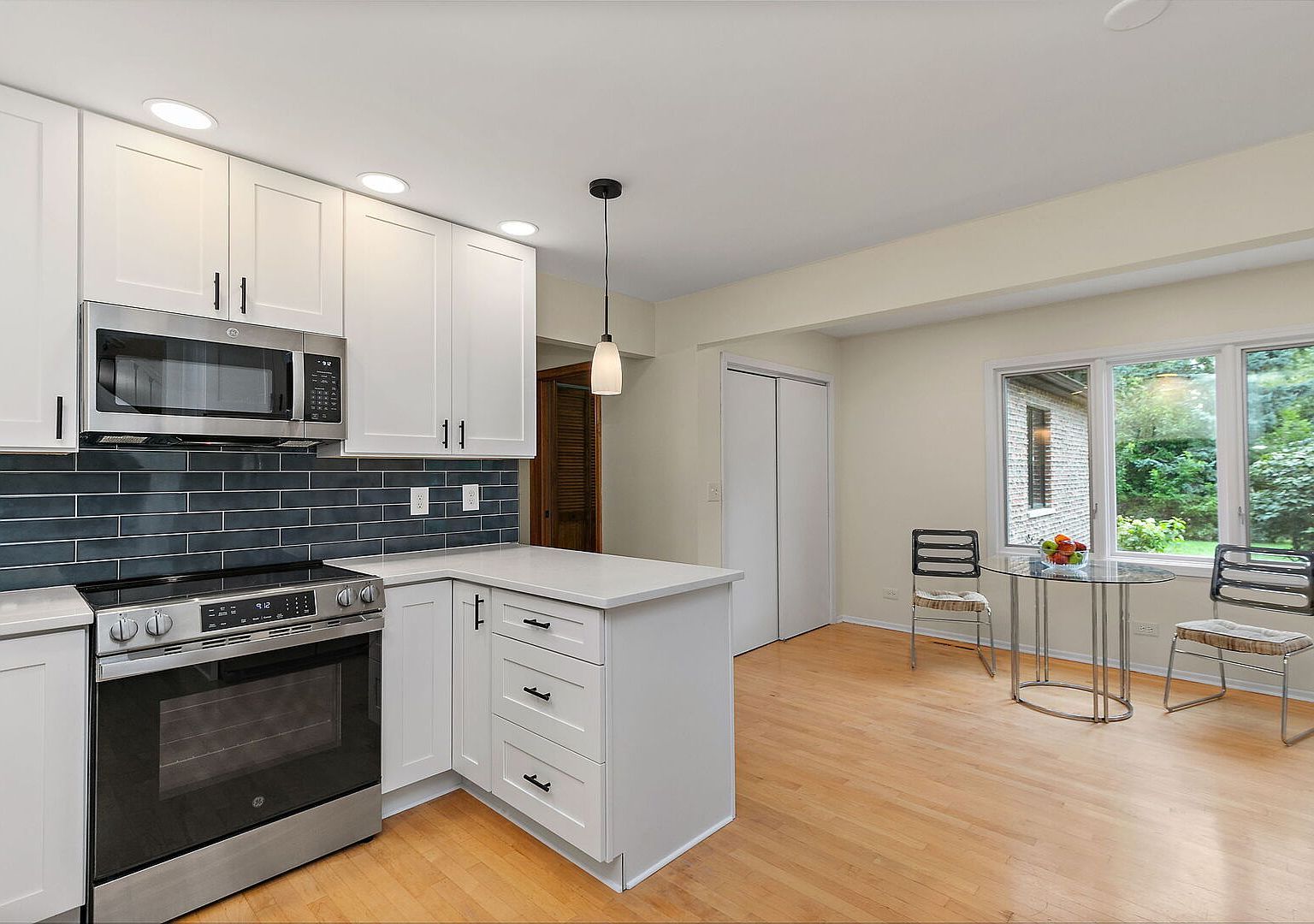 2916 Skyline Dr Crystal Lake, IL 60012  | Single Family