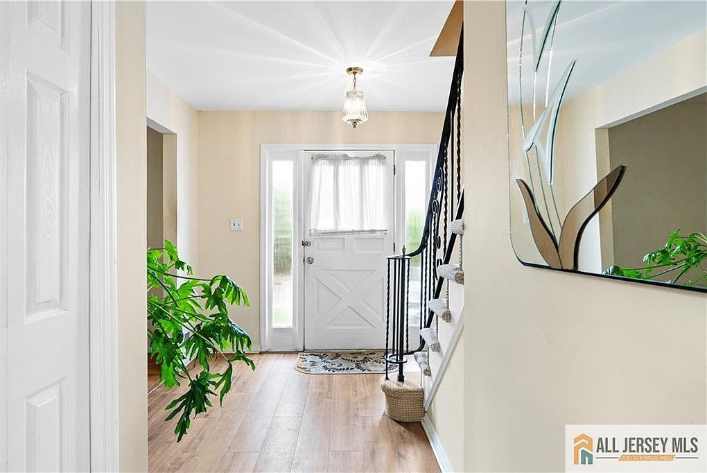 70 Creamer Dr Sayreville, NJ 08872  | Single Family