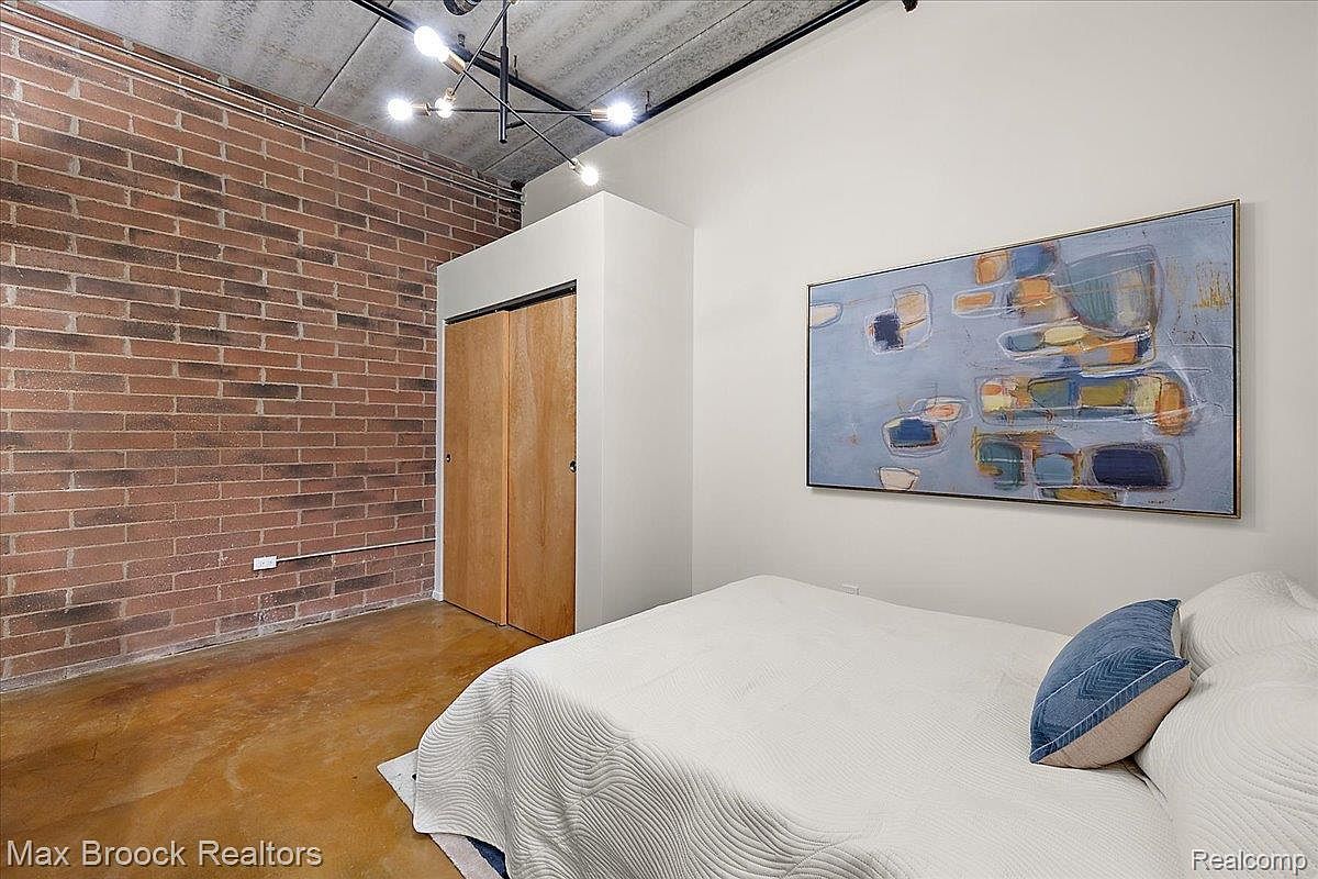 333 E Parent Ave UNIT 32 Royal Oak, MI 48067 | Condominium