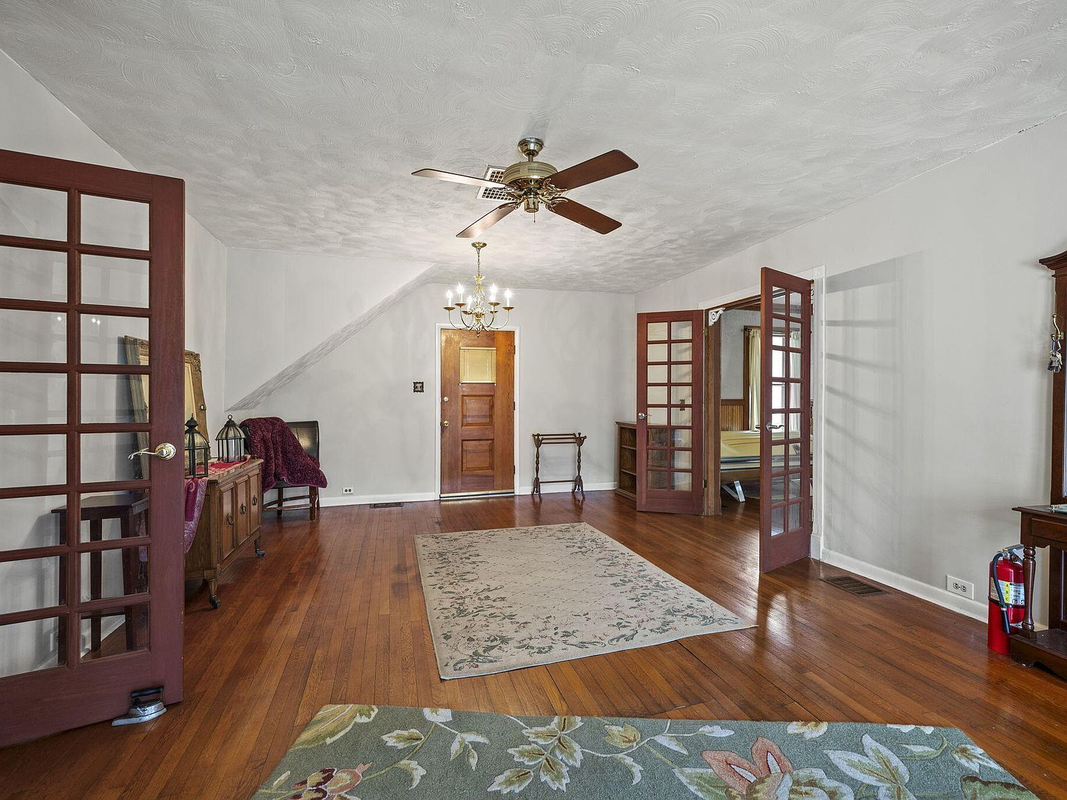 90 Grand Ave Beattyville, KY 41311  | Single Family