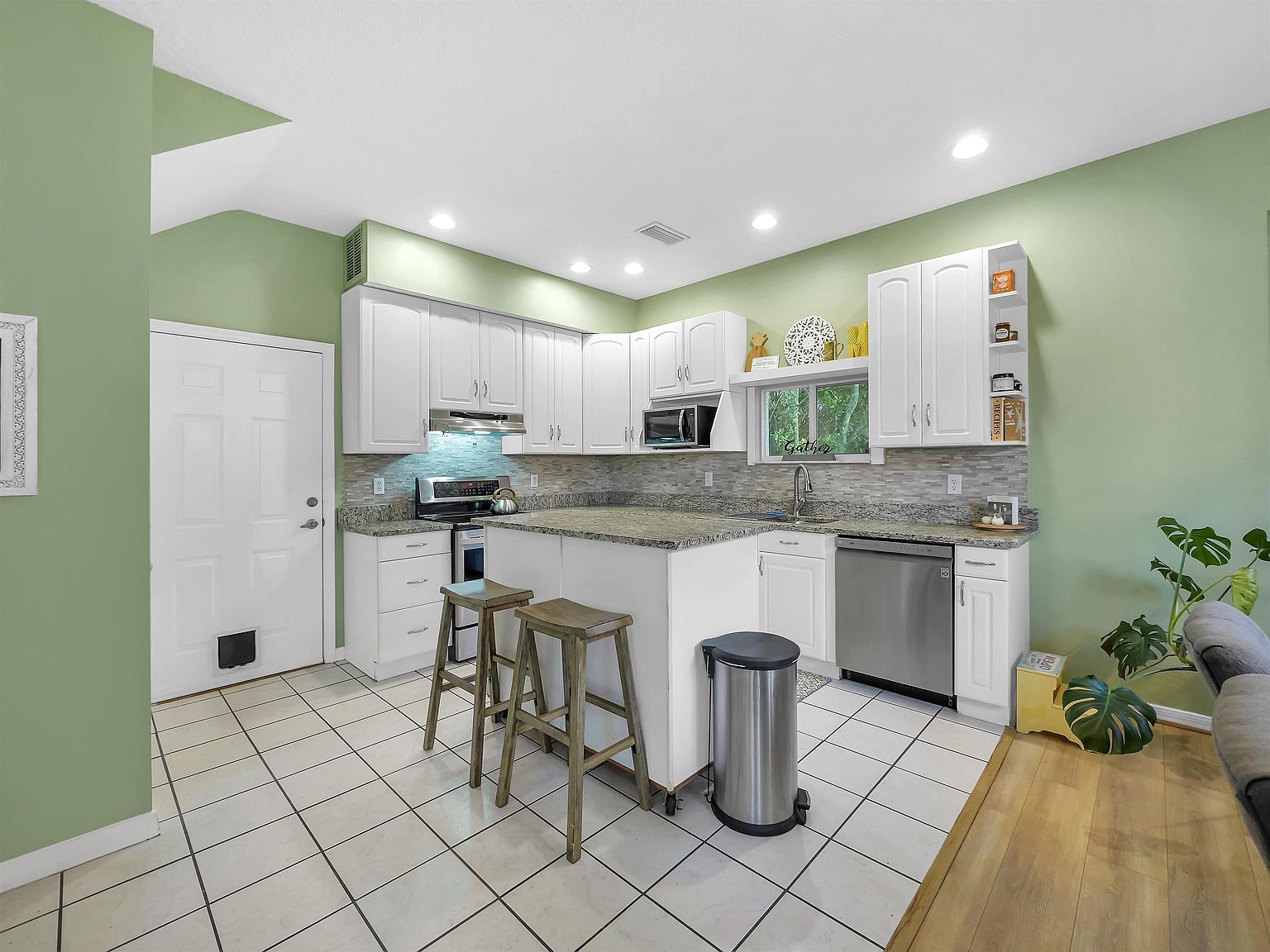 10 Seminole Dr Saint Augustine, FL 32084  | Single Family