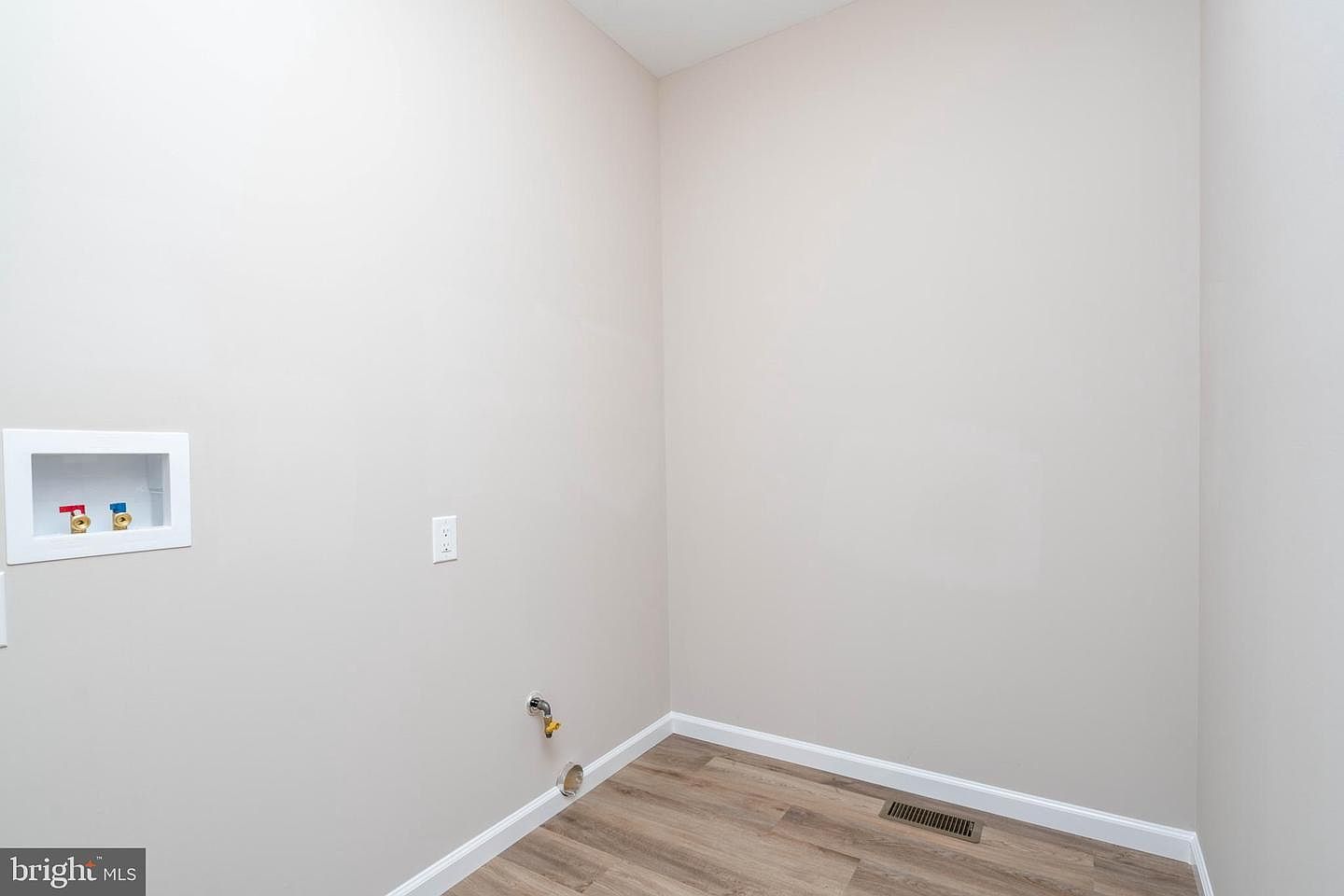 211 Stotesbury Ave Newfield, NJ 08344  | Single Family