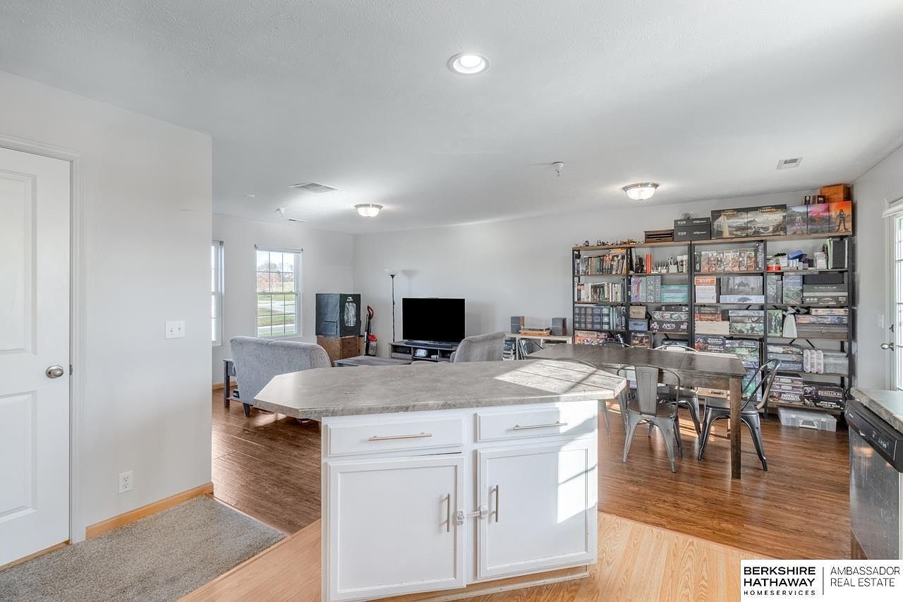 16708 Crown Point Plz Omaha, NE 68116  | New build