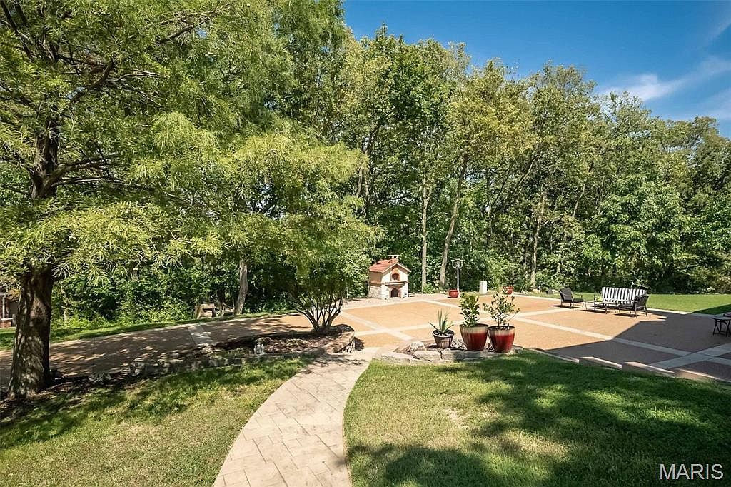 735 River Hills Dr Fenton, MO 63026 | Single Family