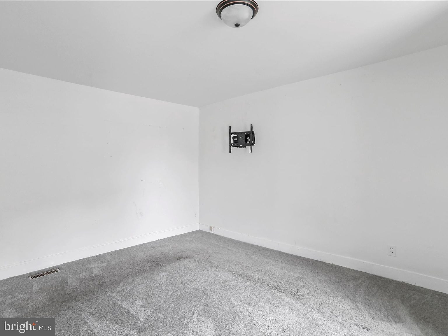 135 Woodbury Ave Martinsburg, WV 25404 | Single Family