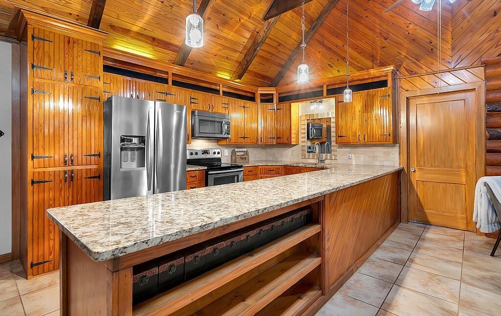 114 Quail Lake Dr W Whitney, TX 76692 | Single Family