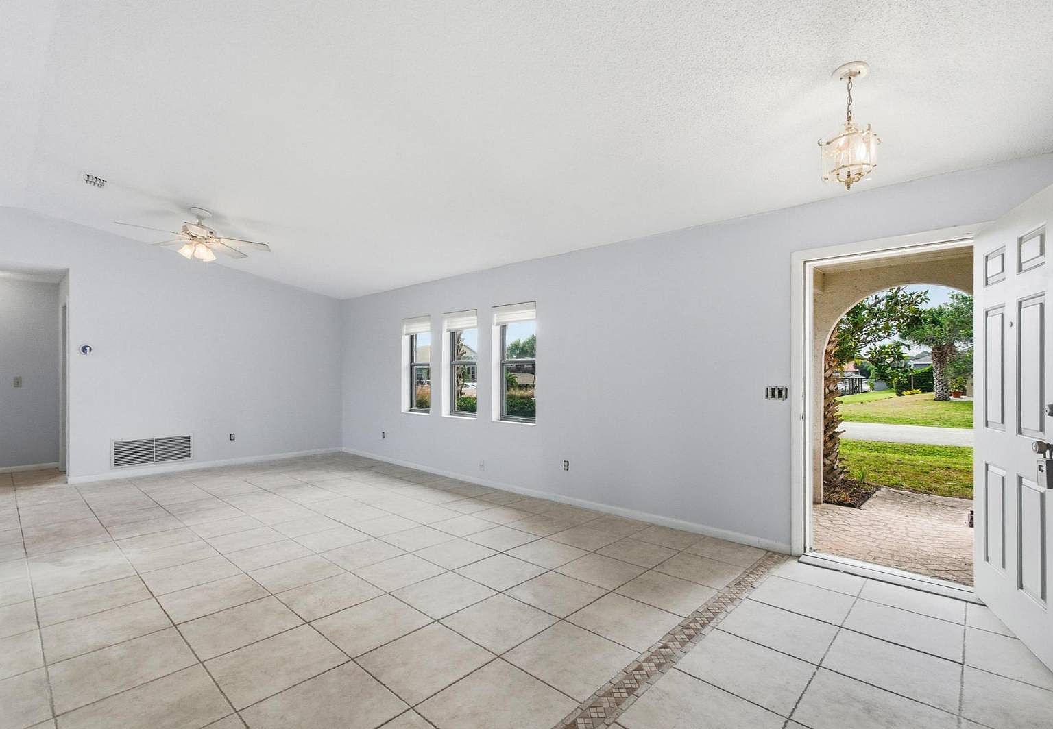 19 Colonial Ct Palm Coast, FL 32137  | Single Family