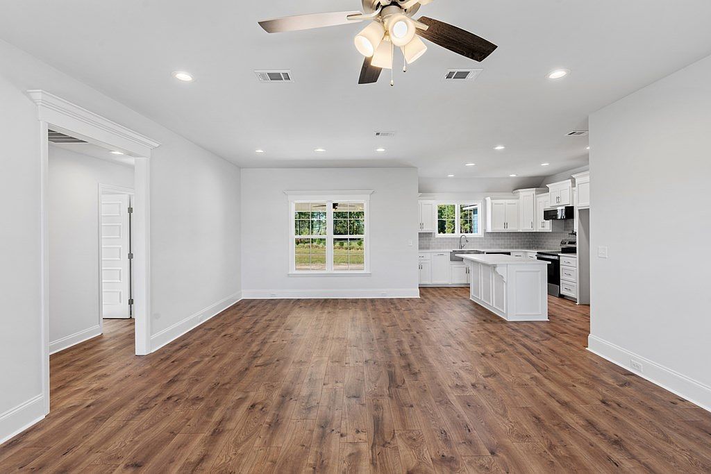 322 Barry Field Cir Hahira, GA 31632  | Single Family