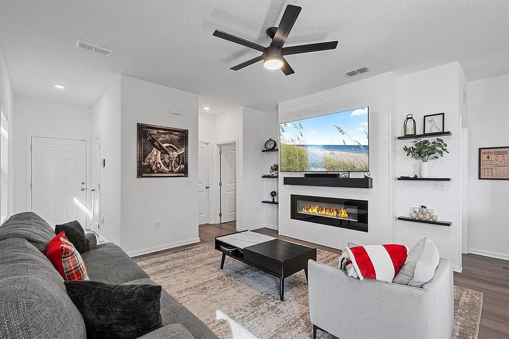 8652 Sportsman Loop Groveland, FL 34736  | Single Family