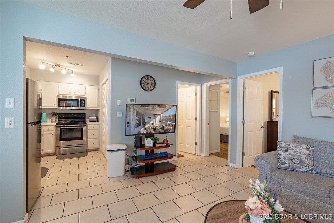 40 Lighthouse Rd #2-102 Lake Ozark, MO 65049 | Condominium