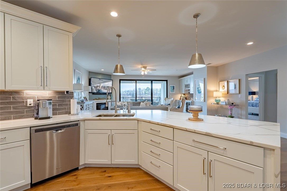 166 Captiva Dr #3E Sunrise Beach, MO 65079  | Condominium