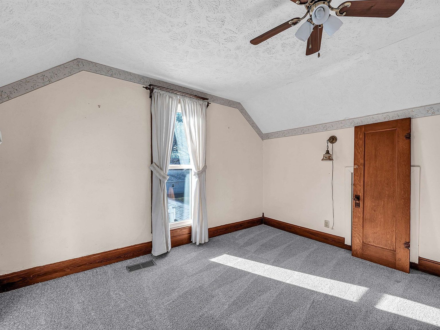 101 S Cedar St Hillsboro, KS 67063 | Single Family